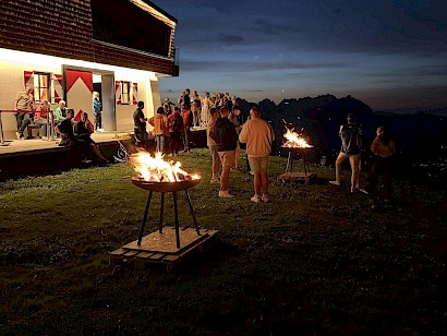 Magisches Feuerlbrennen am Hahnenkamm Magisches Feuerlbrennen am Hahnenkamm