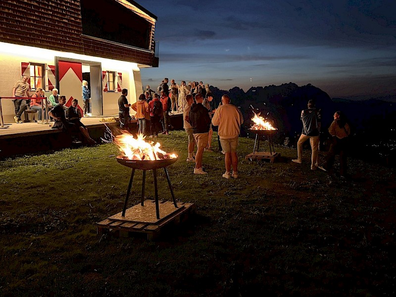 Magisches Feuerlbrennen am Hahnenkamm Magisches Feuerlbrennen am Hahnenkamm