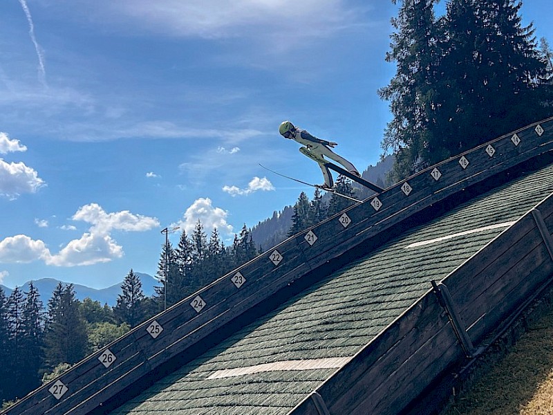 Gelungener Auftakt der Skispringer beim TSV-Cup in Kitzbühel Gelungener Auftakt der Skispringer beim TSV-Cup in Kitzbühel